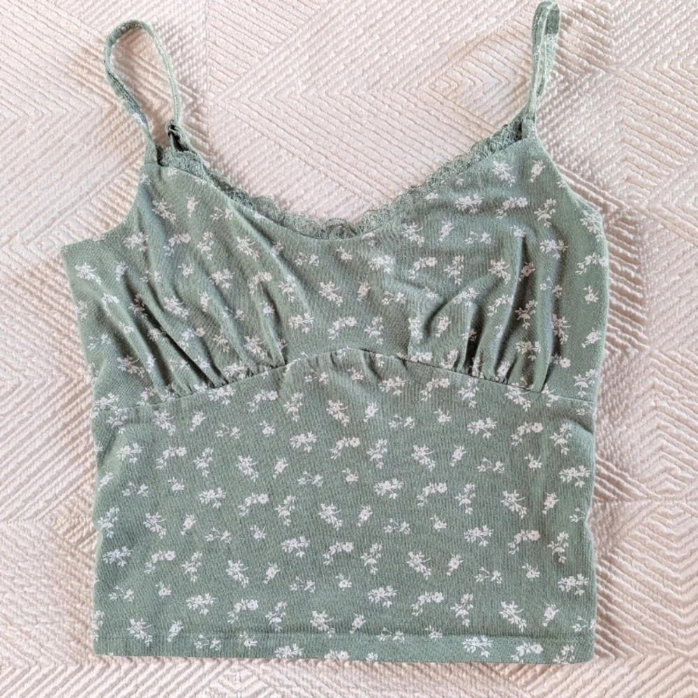 Hollister Green & White Floral Lace Cami Small Tank Top - Picture 1 of 5